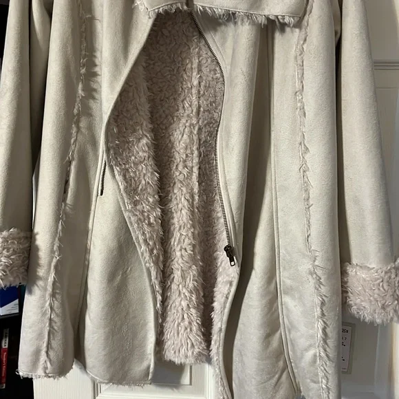 Pete & Greta shearling fur jacket / coat . Small - Picture 7 of 8